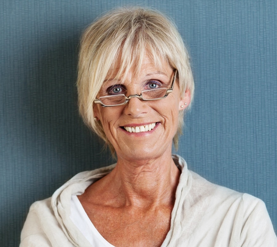 short layered hair for women over 50 with glasses