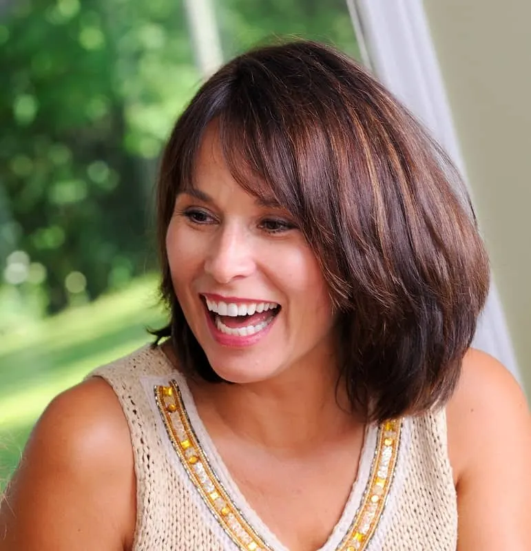 short layered haircut for women over 40