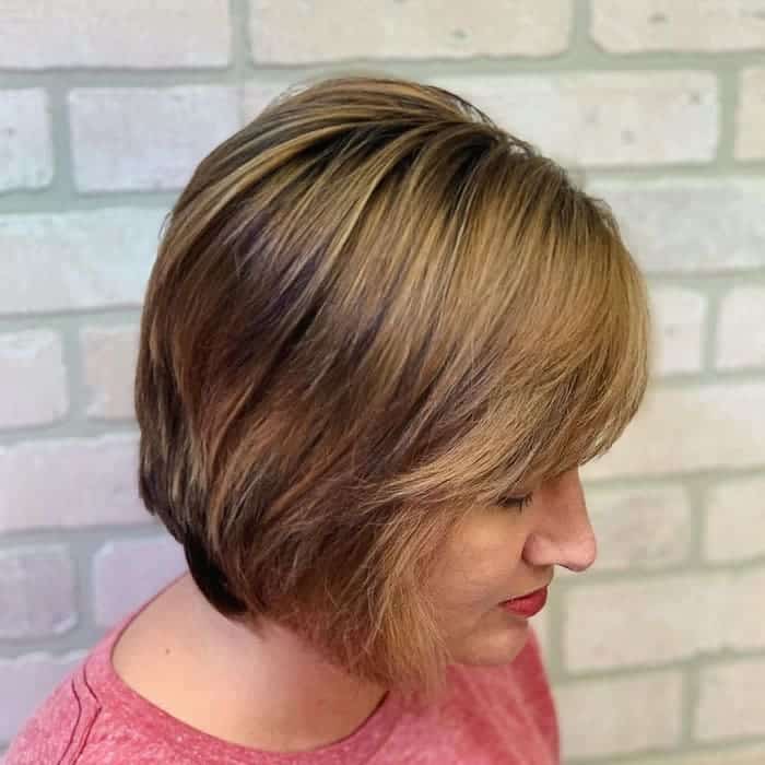 Short light brown hair with highlights