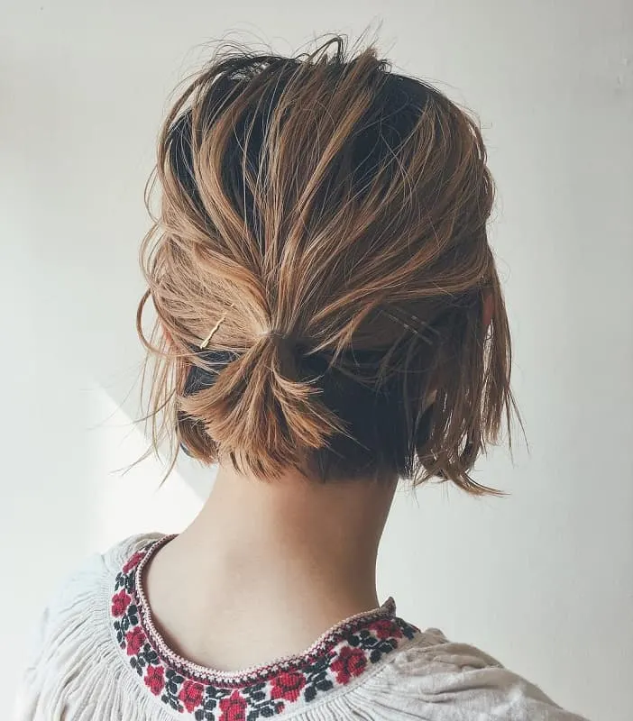 short messy ponytail
