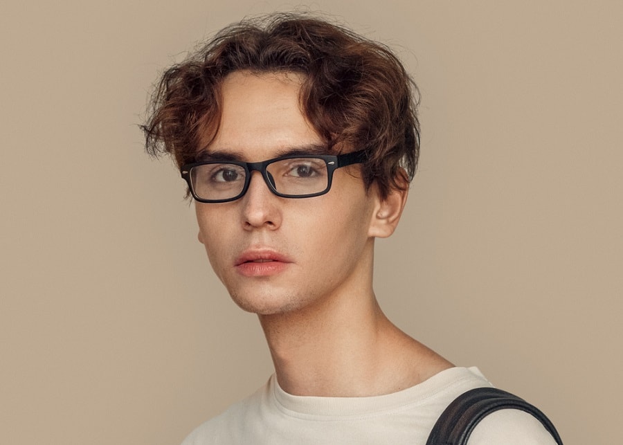 short middle part hairstyle for men with glasses