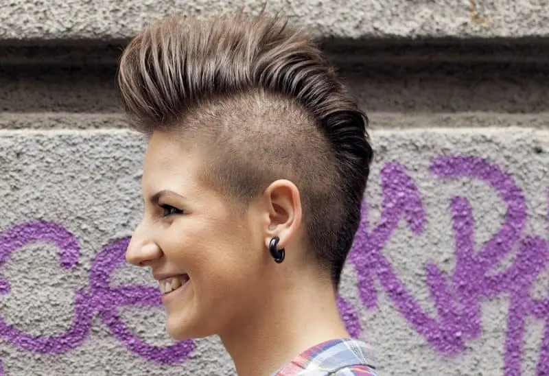 50 Short Hairstyles and Haircuts for Women over 50 to Sport in 2022