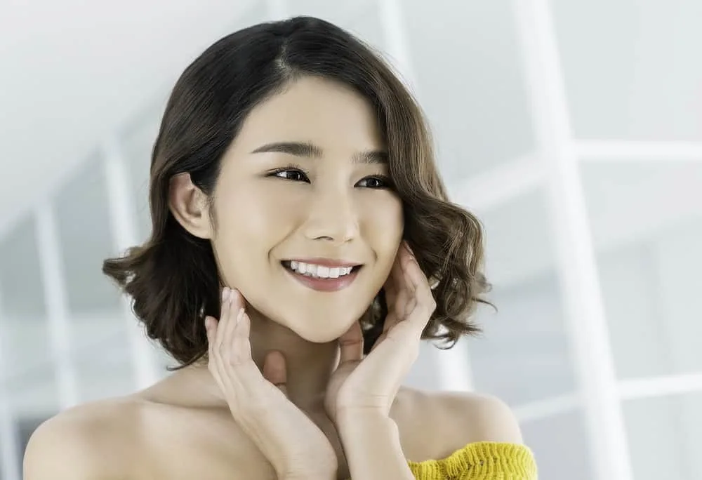 short wavy hairstyle for Korean women