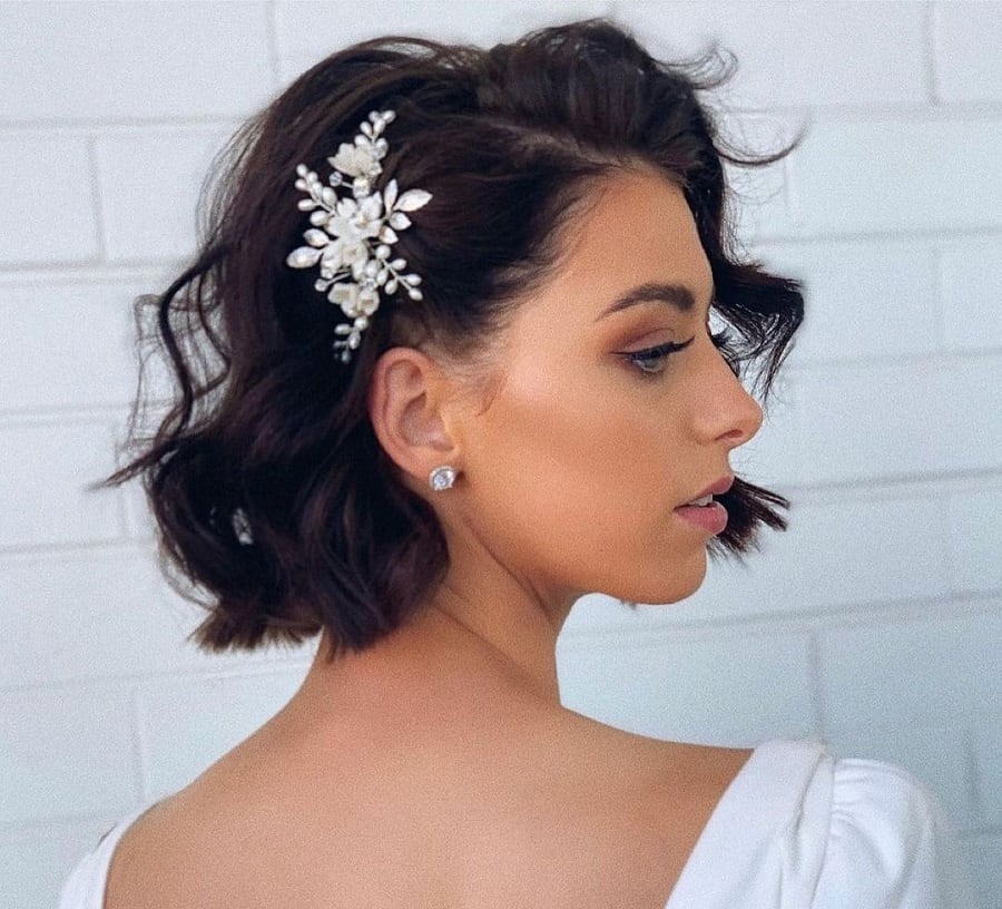 short wavy hairstyle for wedding