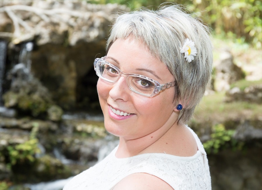 Short wedding hairstyle with gray hair