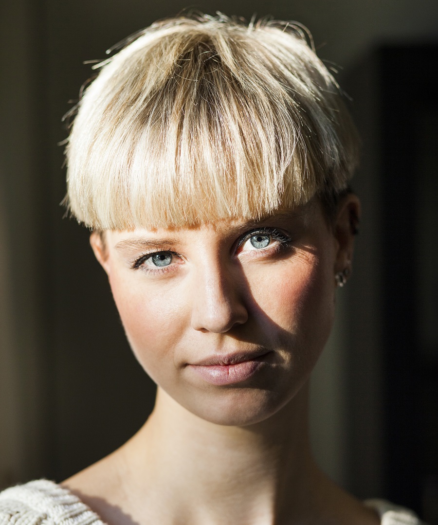 short blonde hairstyle for brides