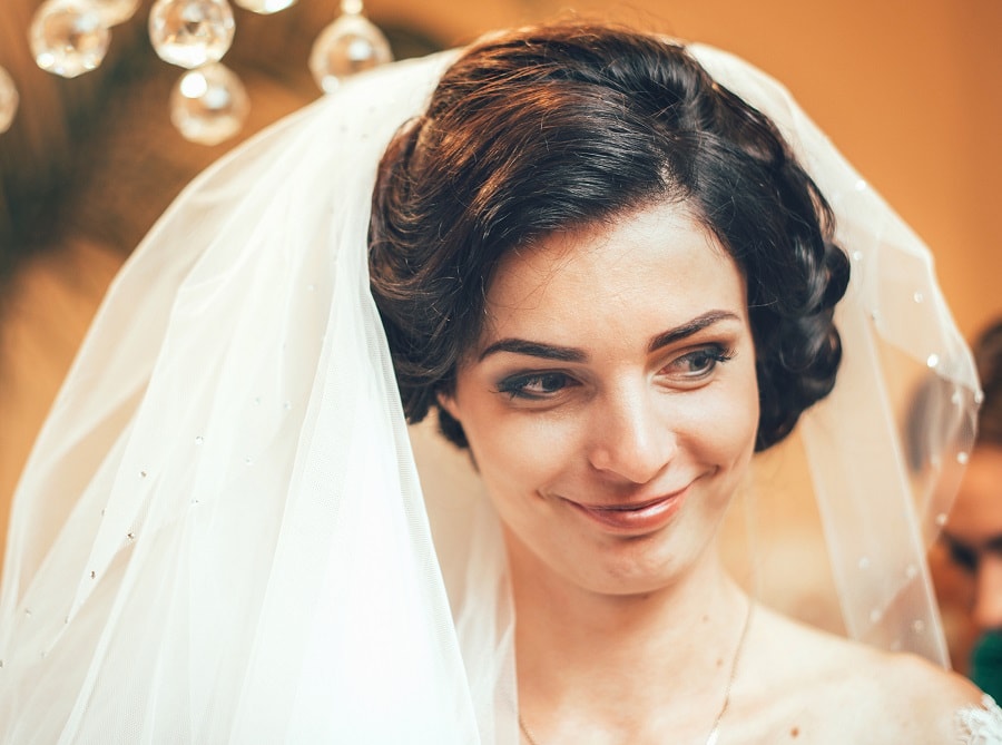 Short wedding hairstyles with a veil