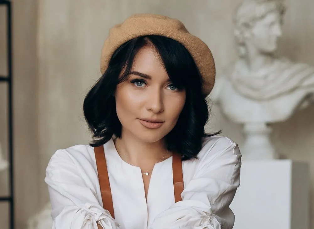 side part hairstyle with beret
