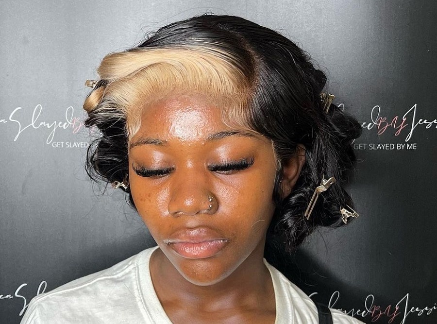Skunk streak hairstyle for black women
