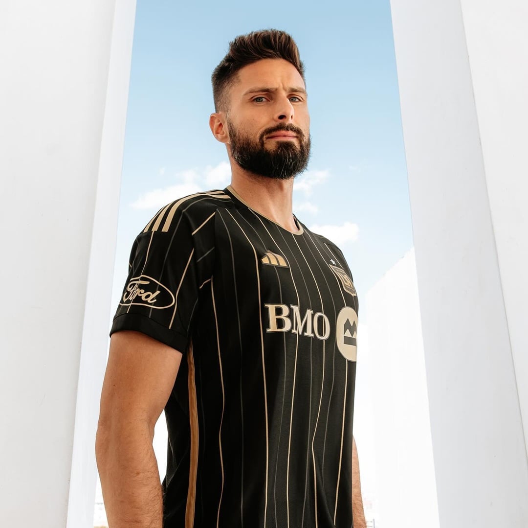 Soccer player Olivier Giroud featuring classic voluminous quiff haircut
