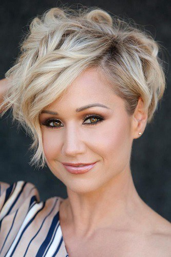 45 Hypnotic Short Hairstyles for Women with Square Faces