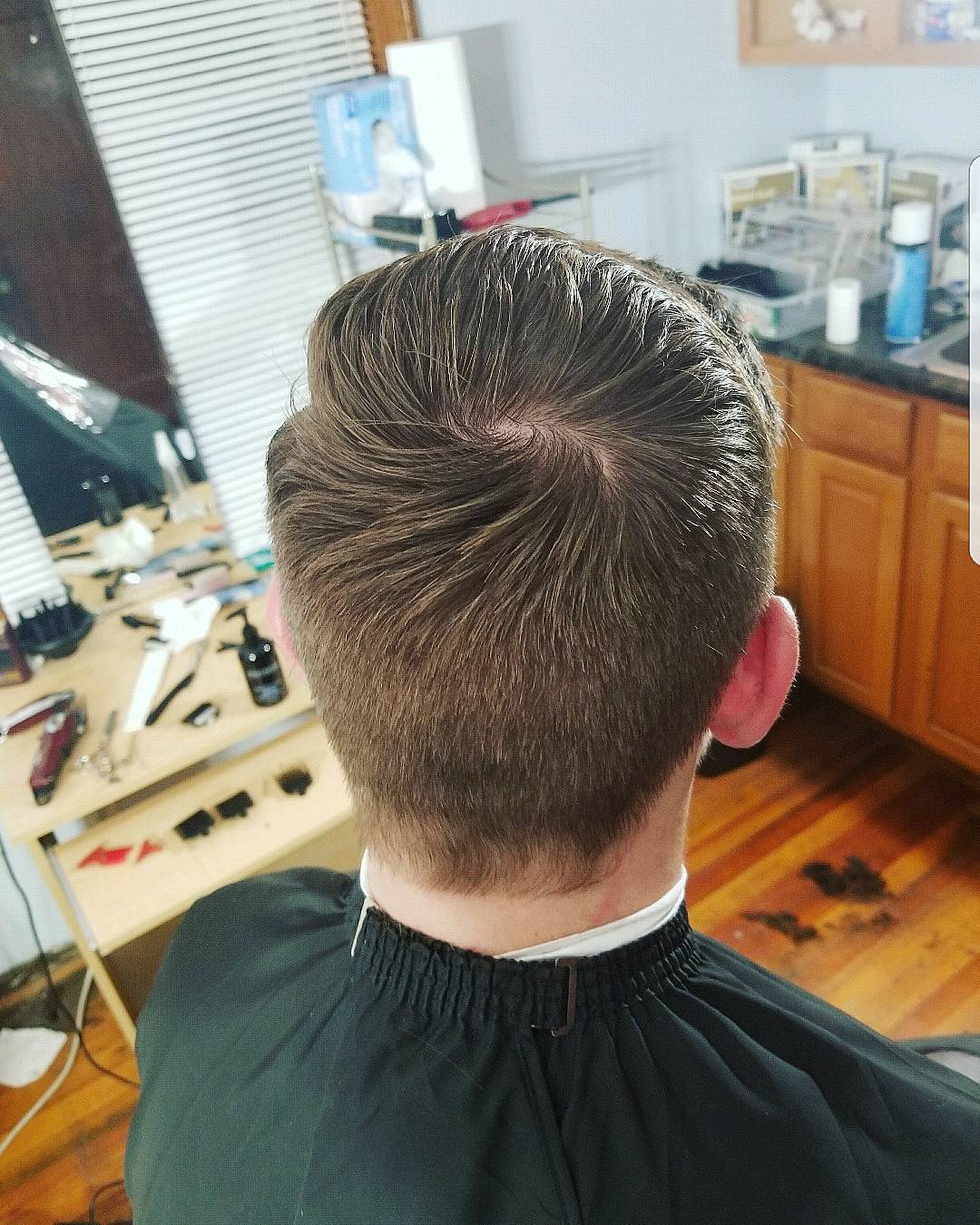 natural crown cowlick on short hair being prepped for the squish method to get rid of a cowlick