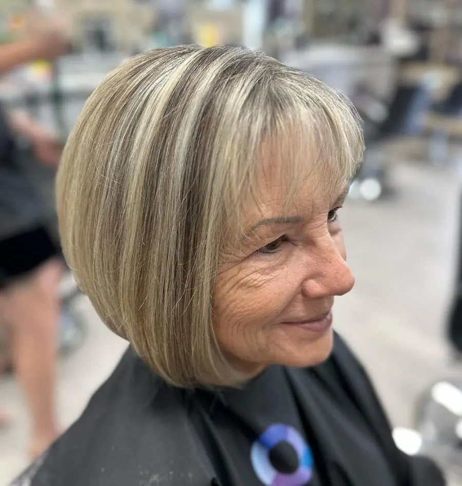 stacked bob with highlights