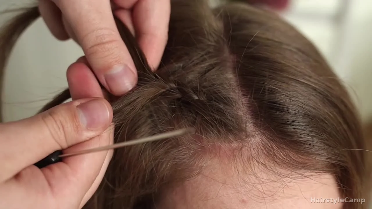 Tail comb cutting a thin add-in beside the center part before it is fed into the braid.