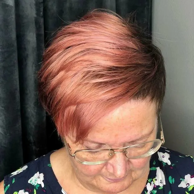 strawberry blonde pixie with highlights