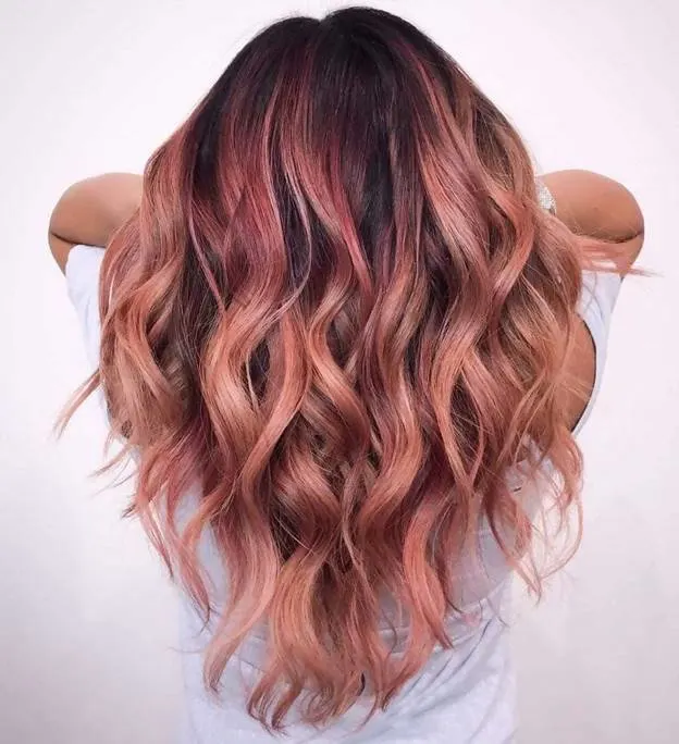 layered hair with strawberry blonde highlights