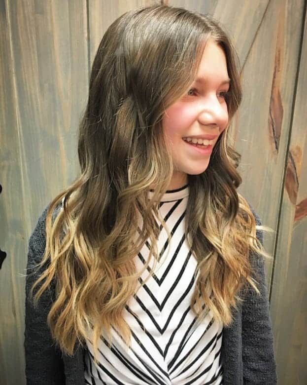 sweet sixteen wavy hairstyle for girls