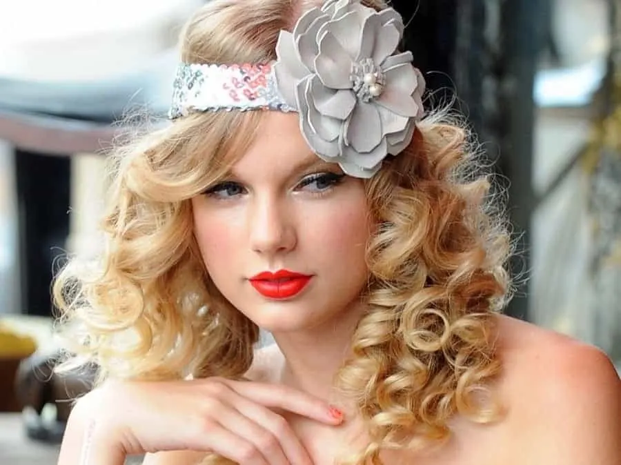 Taylor Swift Curly Hair