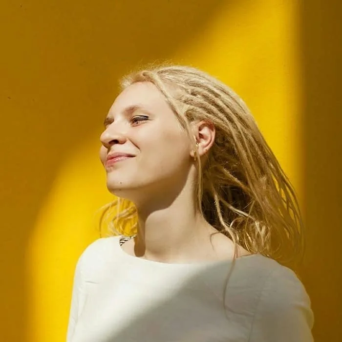 women's thin dreads for blonde hair