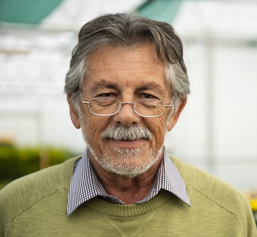 thin haircut for men over 60 with glasses
