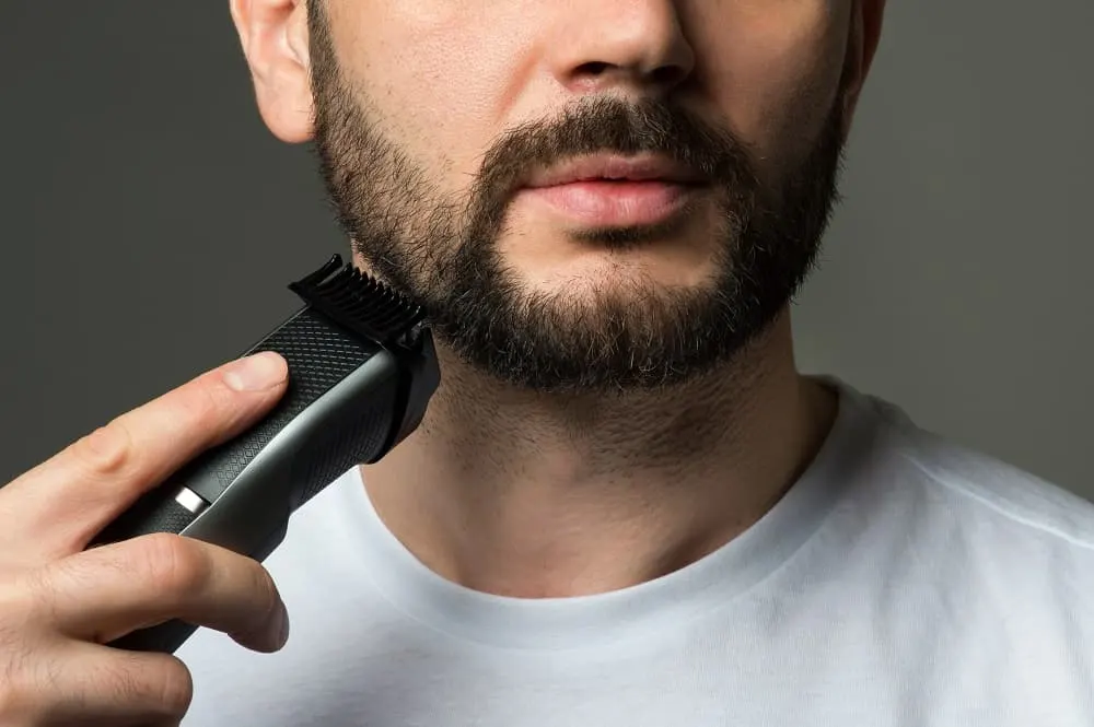 trimming short beard