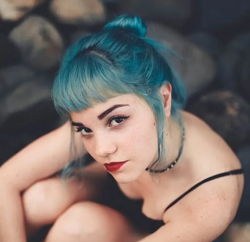 turquoise hairstyle for girls