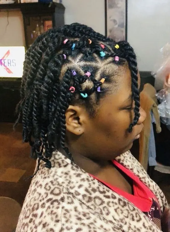 twist hairstyle with rubber band