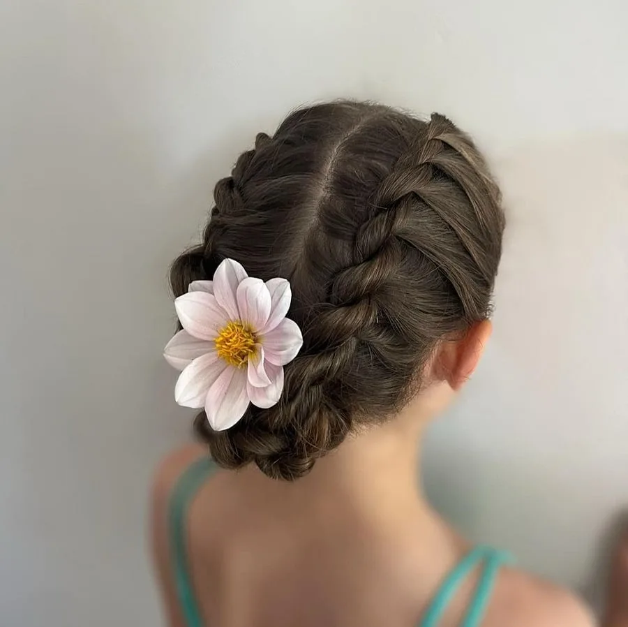 twisted hairstyle for flower girls