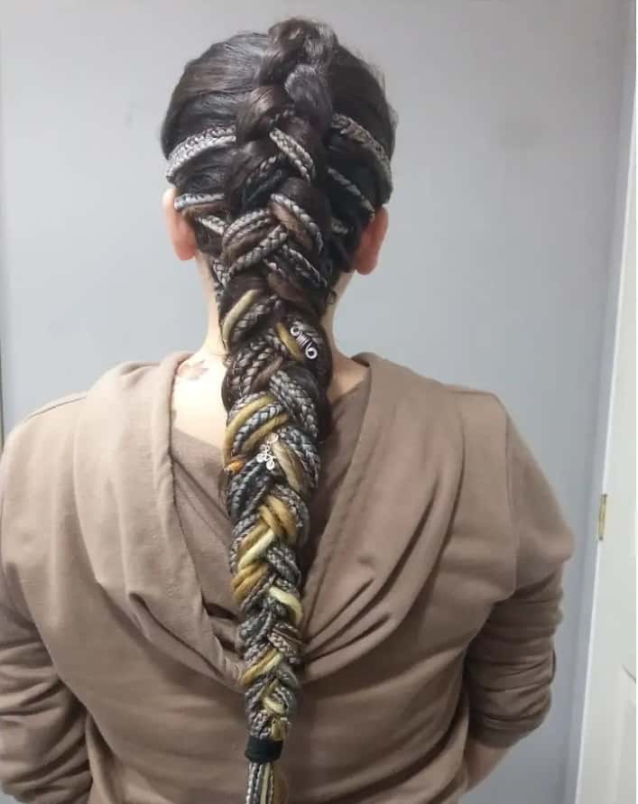 under braids with extensions 
