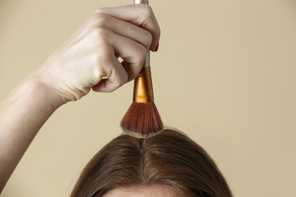 use hair powder to hide gray hair on brunette