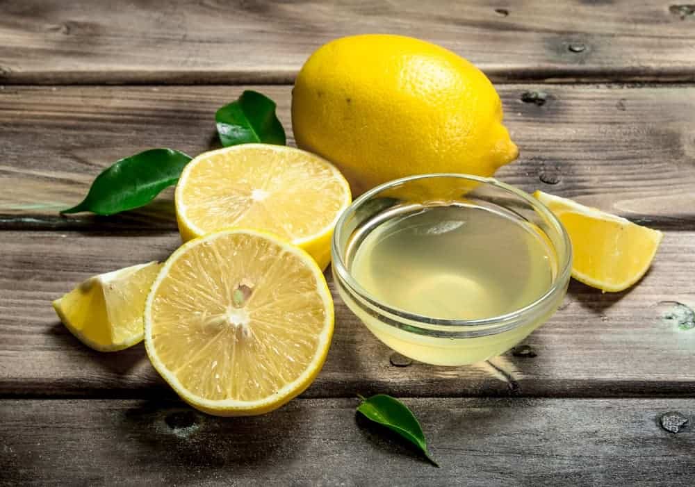 use lemon juice to lighten hair naturally