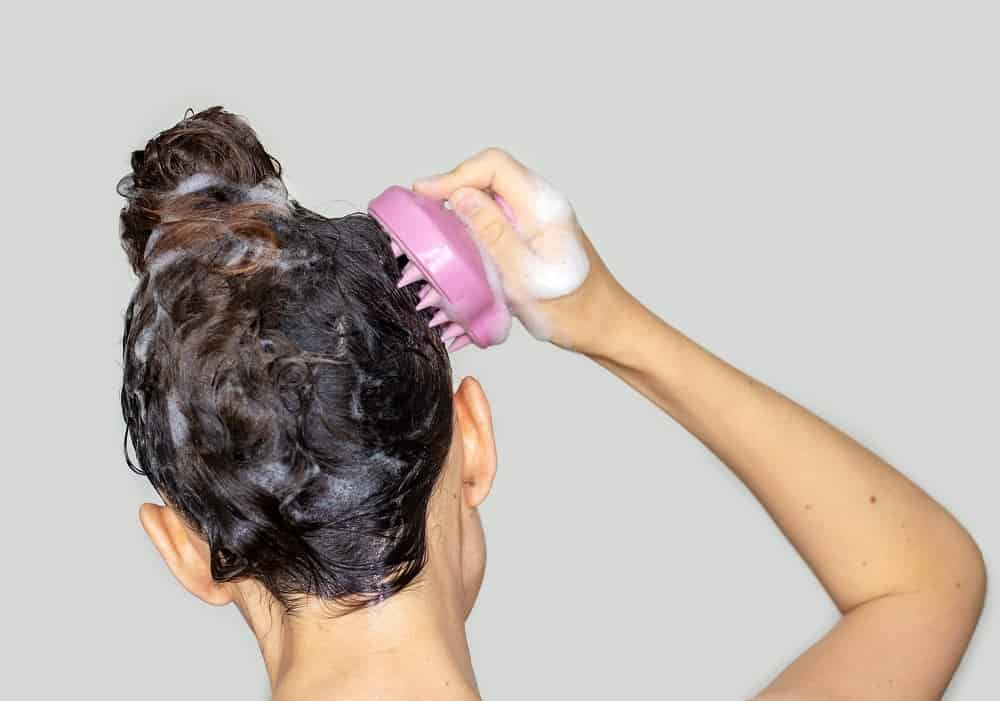 How To Use A Scalp Massager For Hair Growth According To The Pros