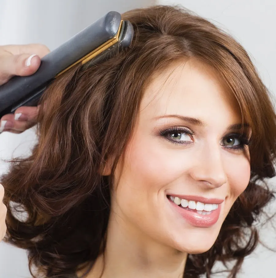 using flat iron to get beachy waves