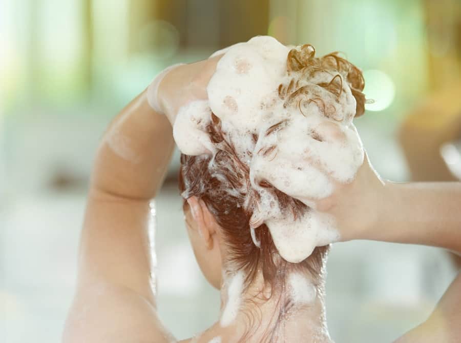 using shampoo to lighten hair color