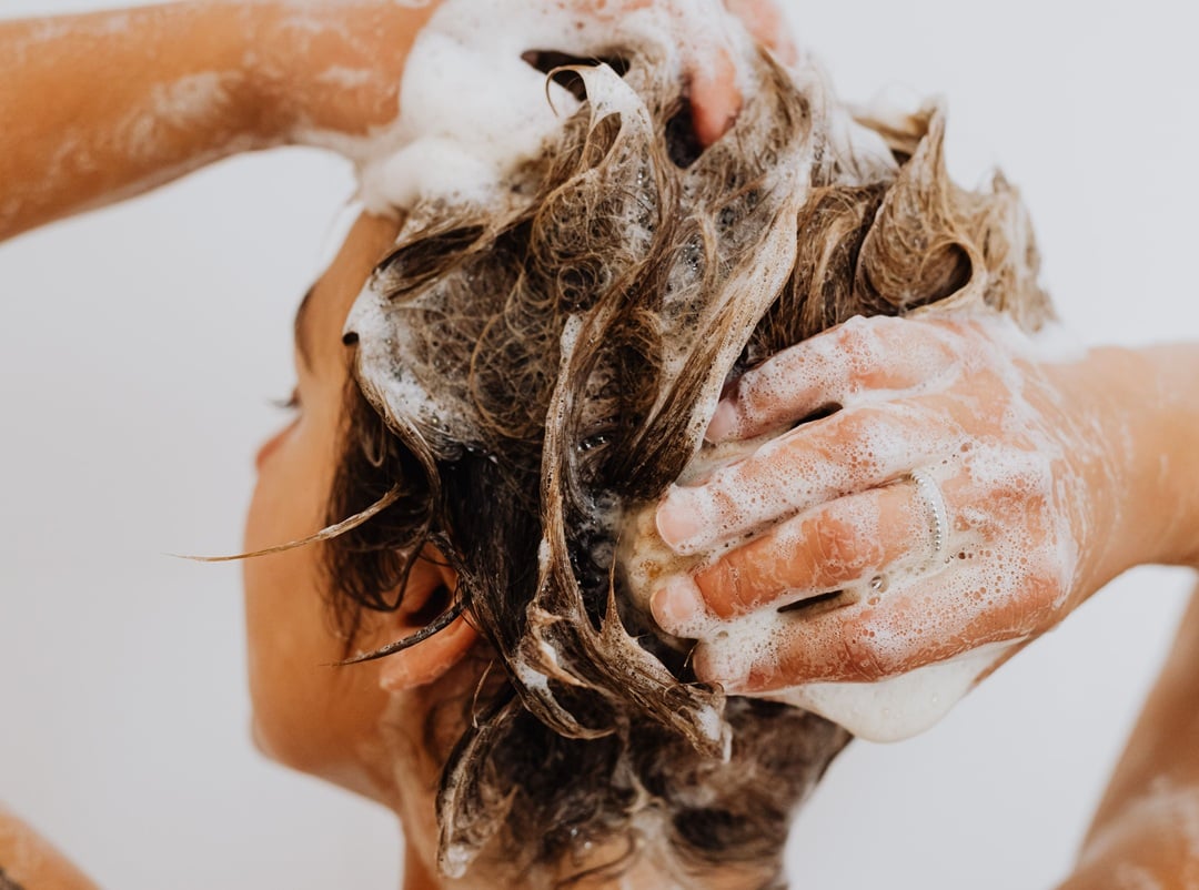 Using sulfate shampoo to lighten dark dyed hair and fade intense color