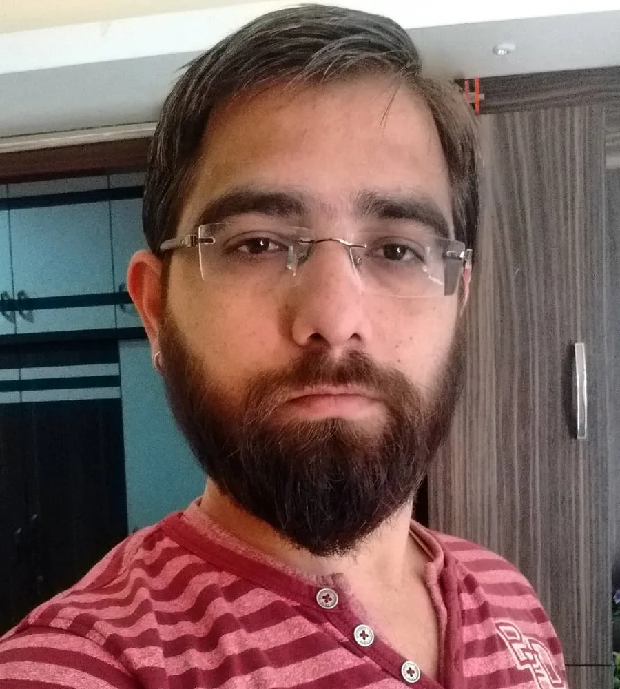 v shaped beard for round faces