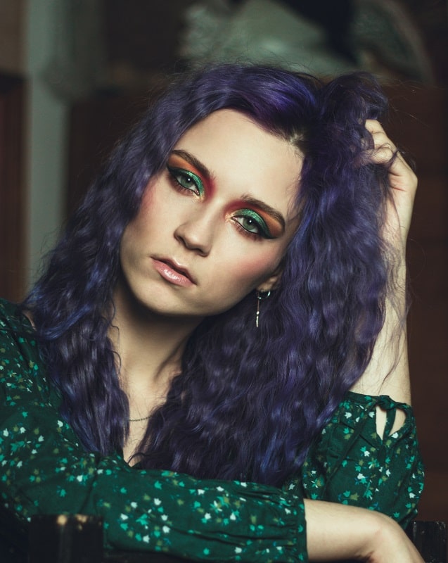 violet curly hair