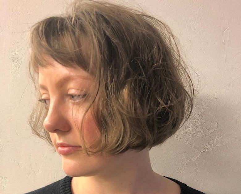 How to Style Wavy Bob with Bangs