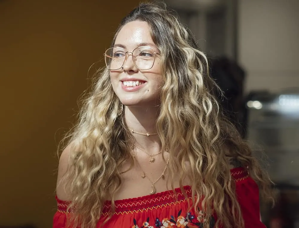 wavy hair with blonde ombre