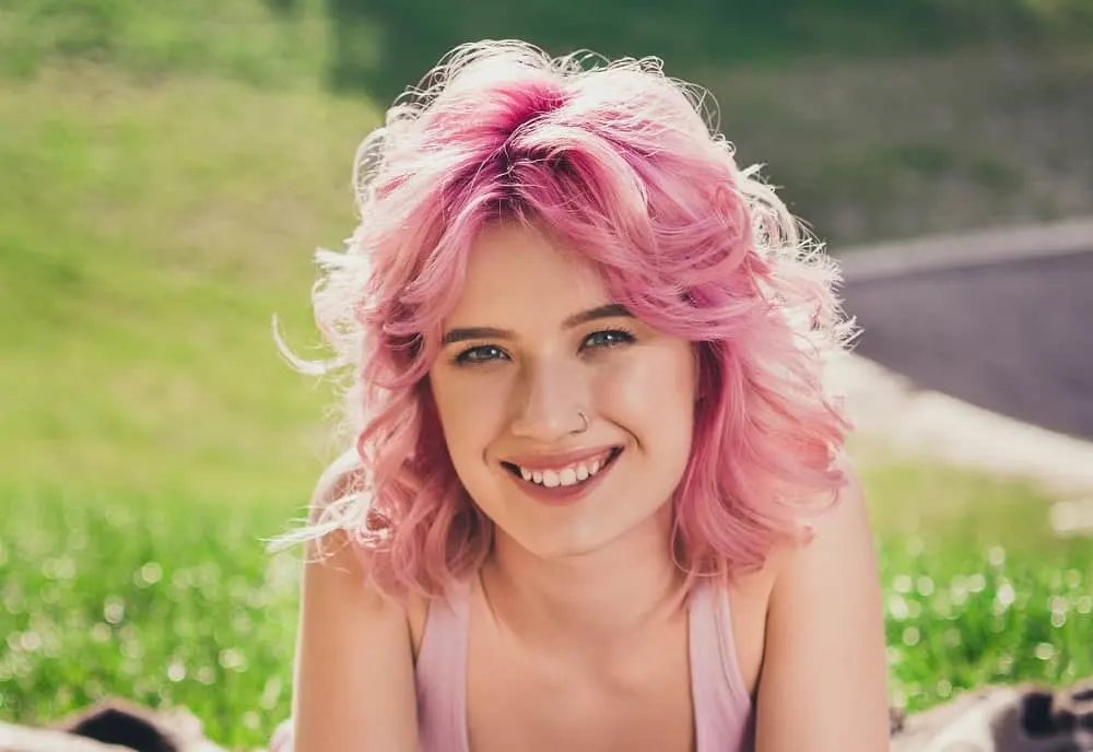 wavy hair with feathered bangs