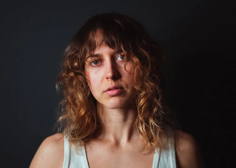 wavy hair with see through bangs