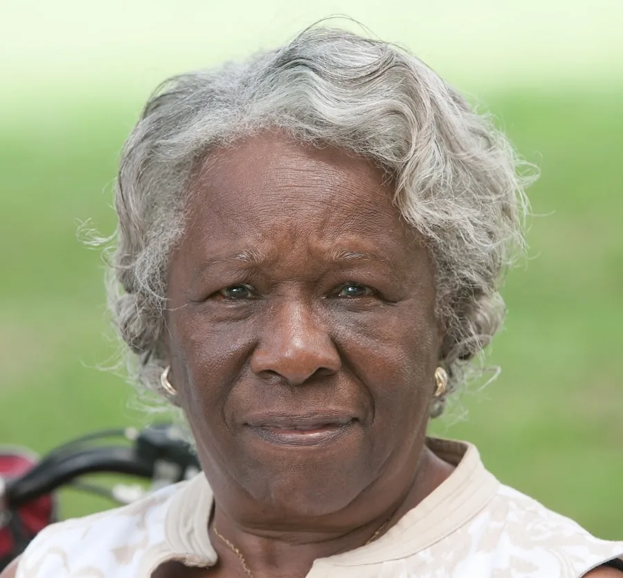 wavy hairstyle for black women over 60