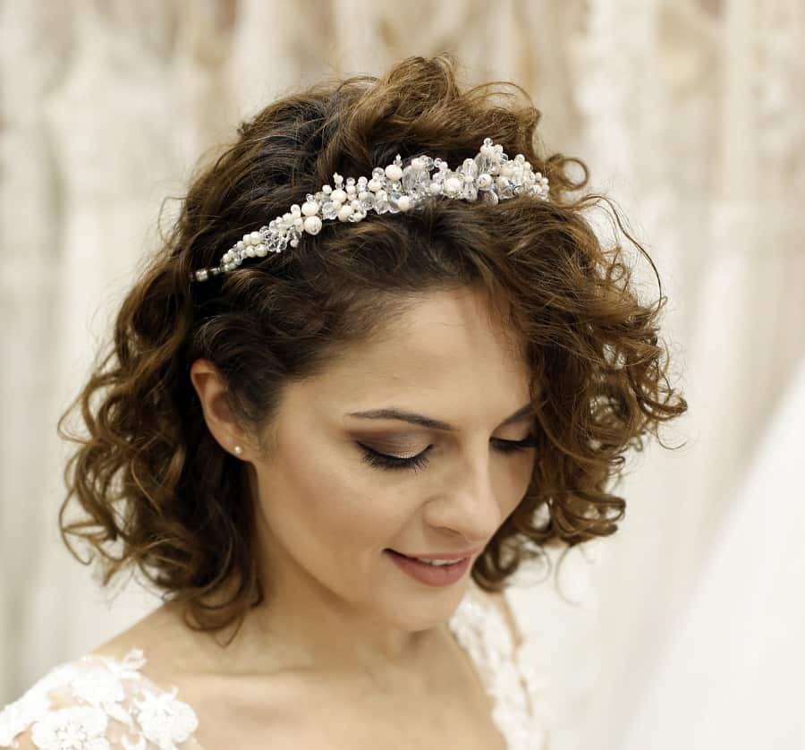 wedding curly hairstyle for round faces