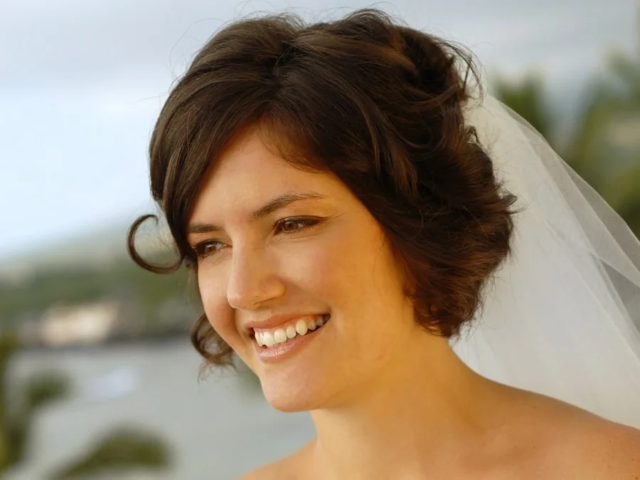 wedding hairstyle for bob with veil