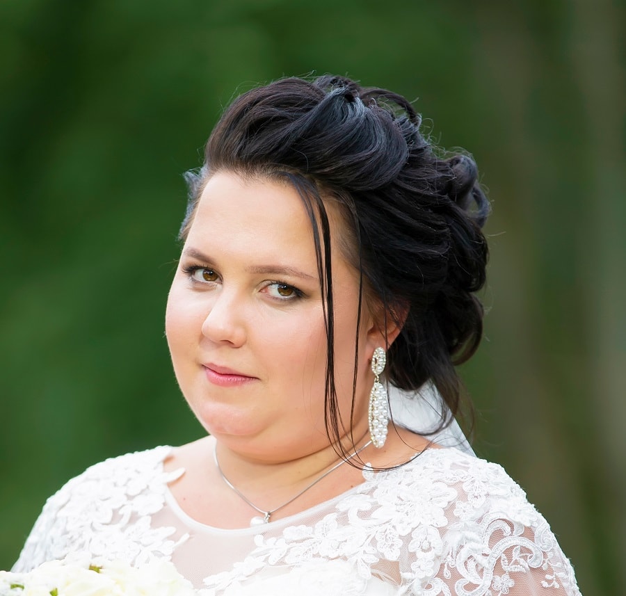 wedding hairstyle for fat faces and double chins