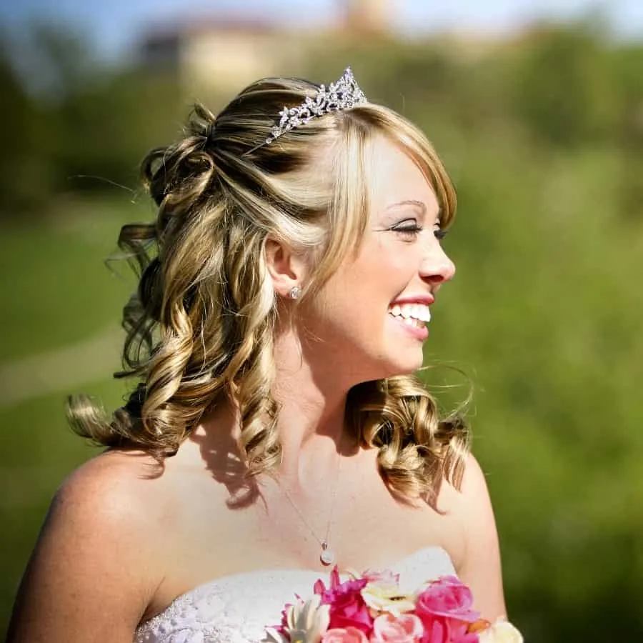 wedding hairstyle for medium curls