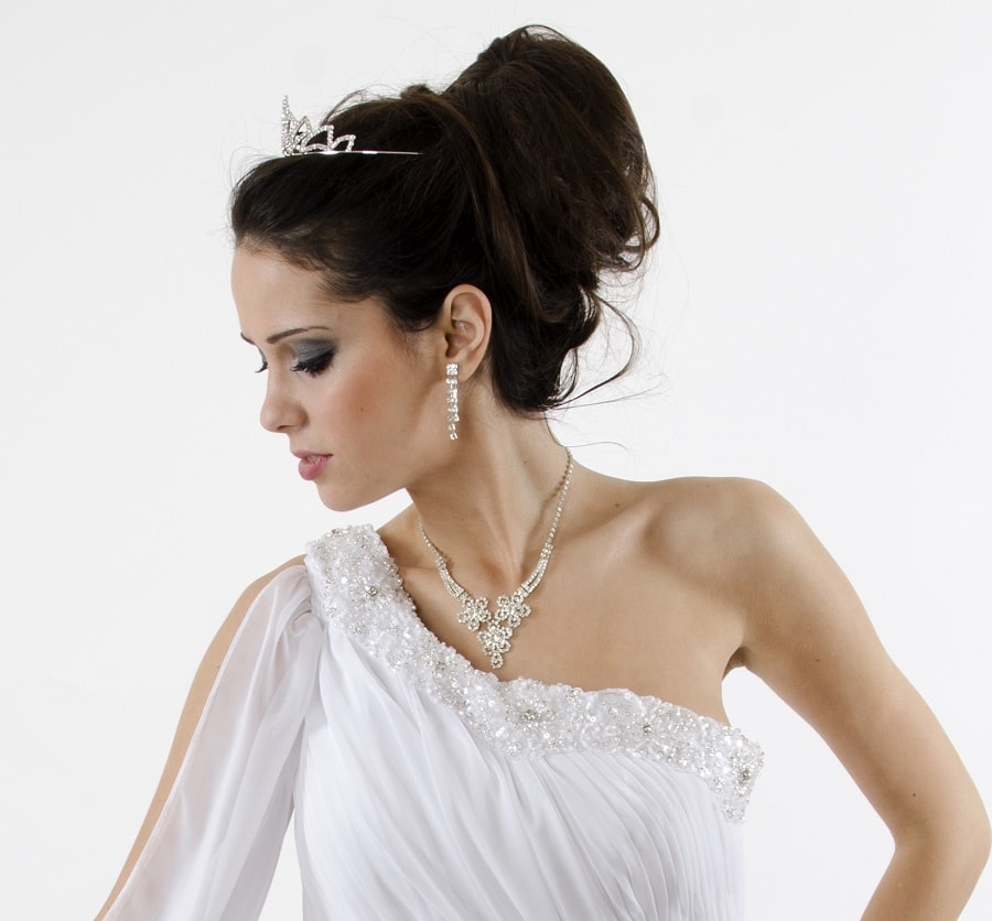 wedding hairstyle for one shoulder dress