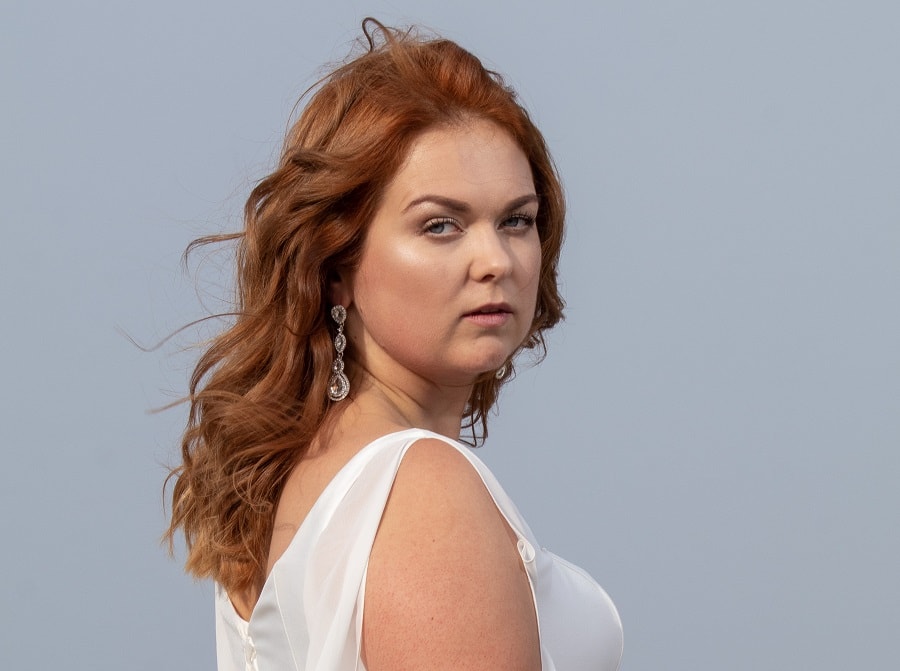 Wedding hairstyle for a plus size redhead bride