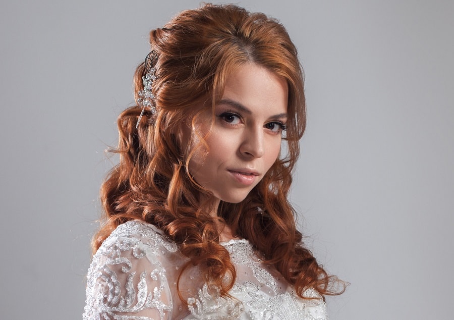 wedding hairstyle for redhead with oval face