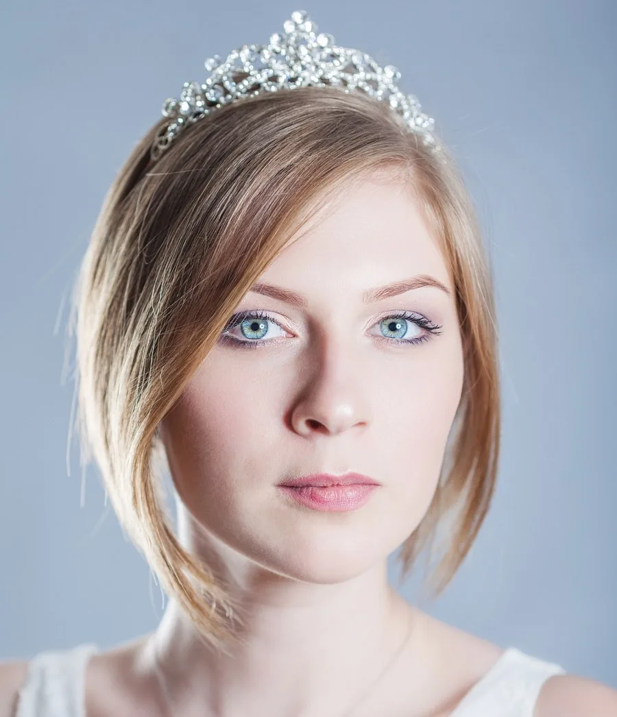 wedding hairstyle for straight hair with tiara